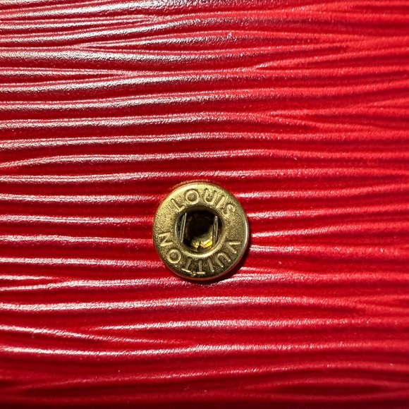 Louis Vuitton Epi 4-ring keyholder, red color - Picture 7 of 15